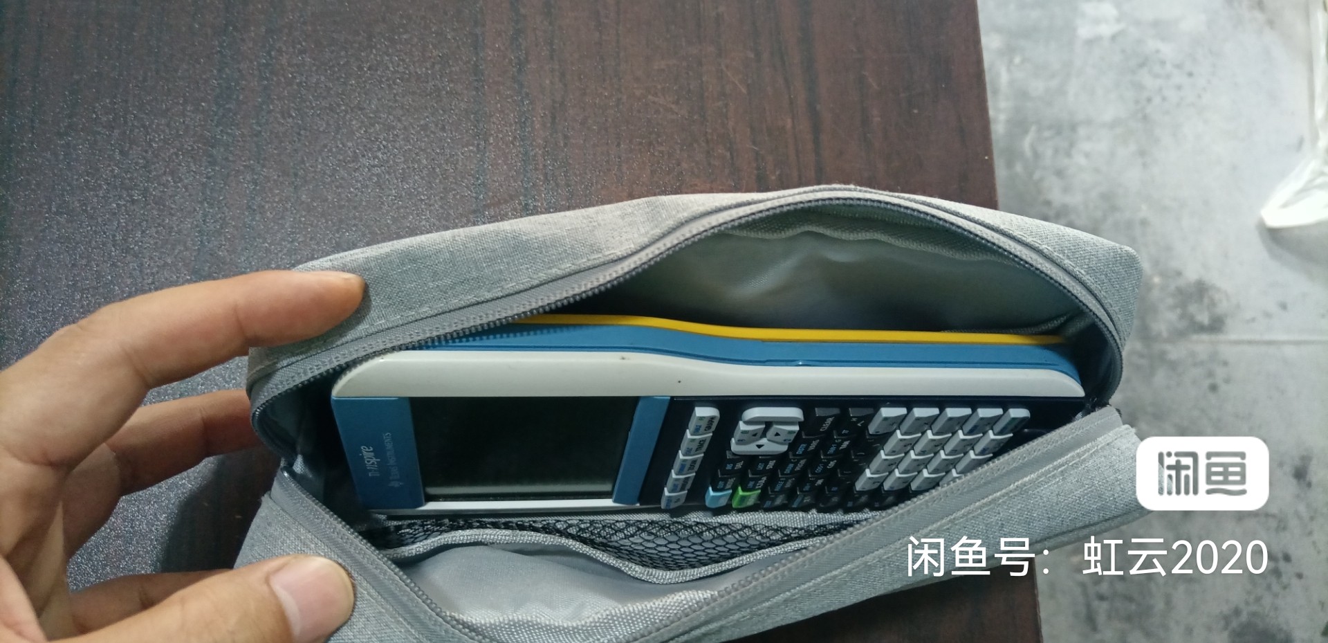 侧面（键盘为TI84PLUS键盘）