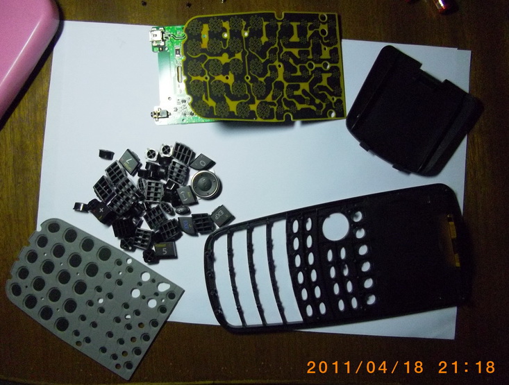 一大意翻个身，按键洒了到处都是，好不容易才找齐